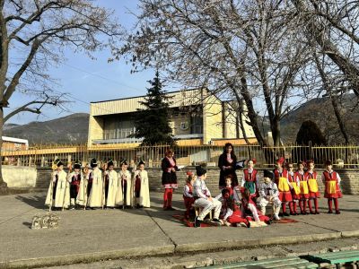 Коледен благотворителен базар в  НУ "Неделя Петкова" 3