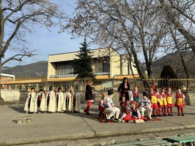 Коледен благотворителен базар в  НУ "Неделя Петкова" 5