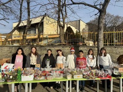 Коледен благотворителен базар в  НУ "Неделя Петкова" 6